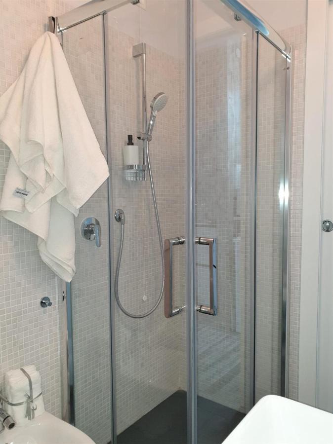 Azur Apartment シルミオーネ エクステリア 写真