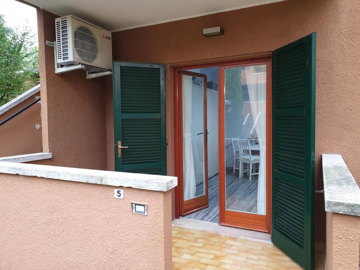Azur Apartment シルミオーネ エクステリア 写真